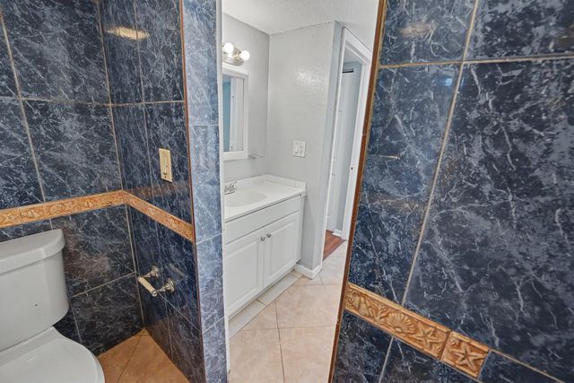 4848 NW 24th 105, Lauderdale Lakes, FL 33313