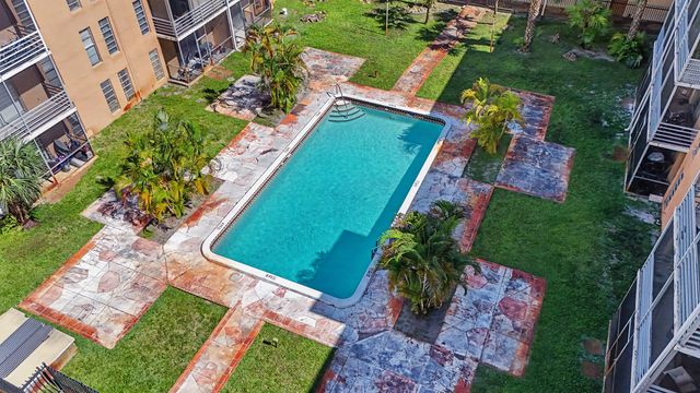 4848 NW 24th 105, Lauderdale Lakes, FL 33313