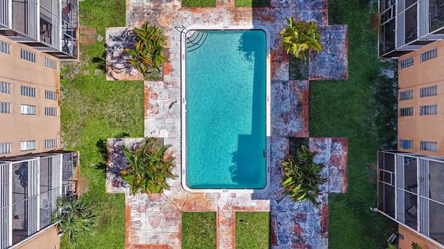 4848 NW 24th 105, Lauderdale Lakes, FL 33313