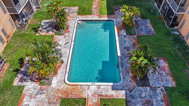 4848 NW 24th 105, Lauderdale Lakes, FL 33313