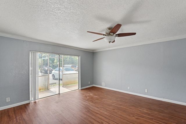 4848 NW 24th 105, Lauderdale Lakes, FL 33313