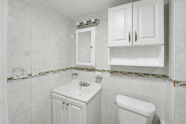 4848 NW 24th 105, Lauderdale Lakes, FL 33313