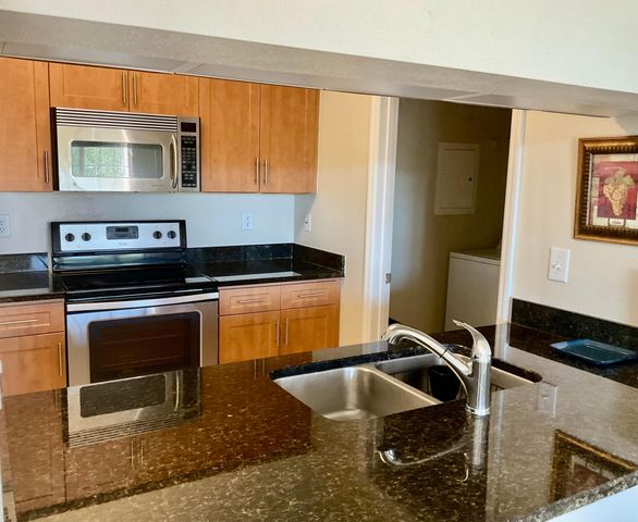 6556 Emerald Dunes Drive 303, West Palm Beach, FL 33411