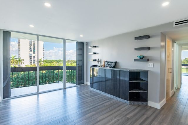 2000 Presidential Way 501, West Palm Beach, FL 33401