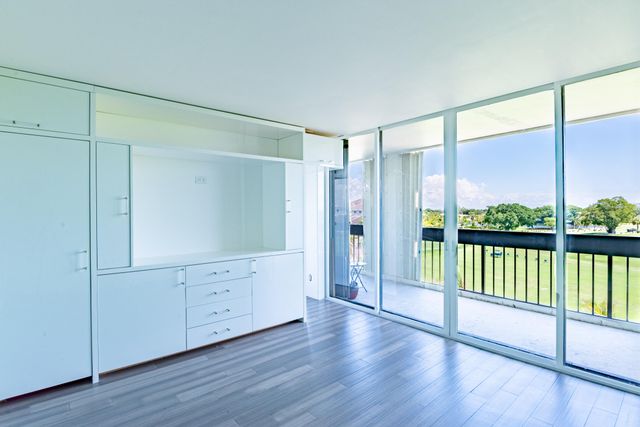 2000 Presidential Way 501, West Palm Beach, FL 33401