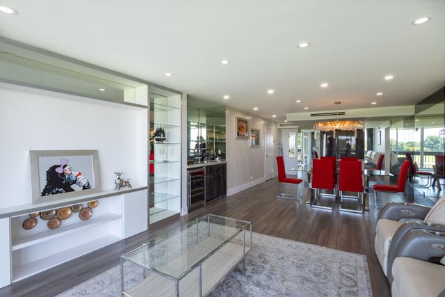 2000 Presidential Way 501, West Palm Beach, FL 33401