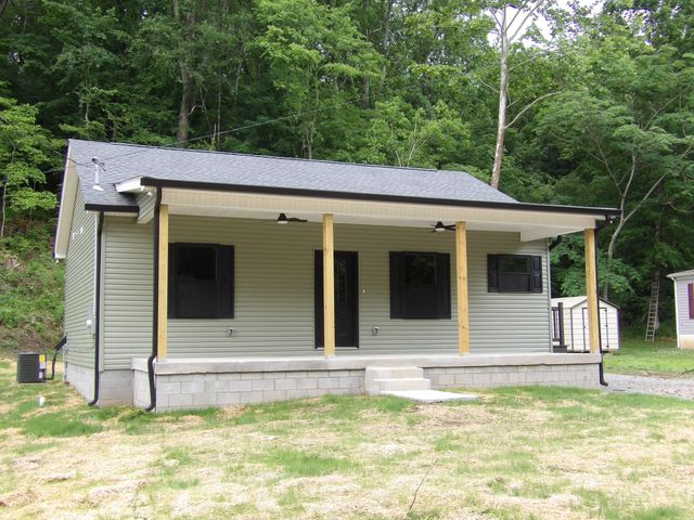 302 W Richland Ave, Waverly, TN 37185