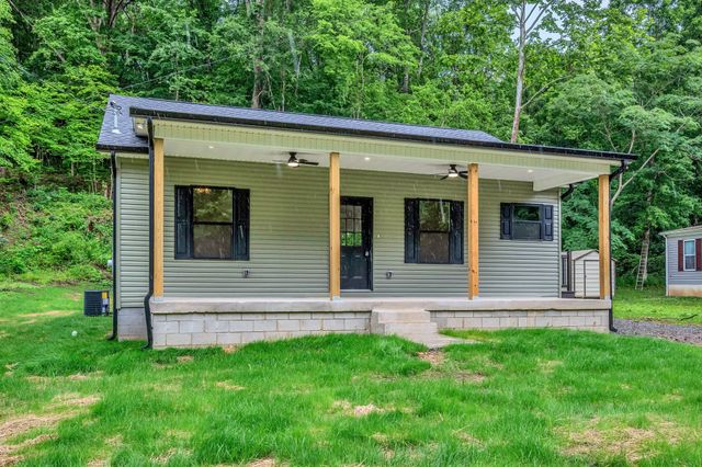 302 W Richland Ave, Waverly, TN 37185