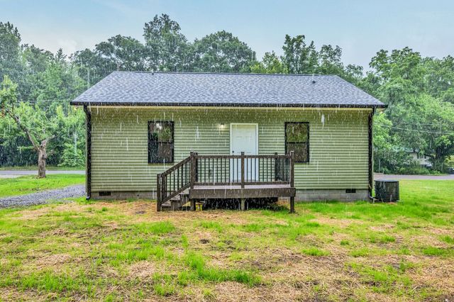 302 W Richland Ave, Waverly, TN 37185