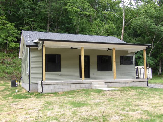 302 W Richland Ave, Waverly, TN 37185