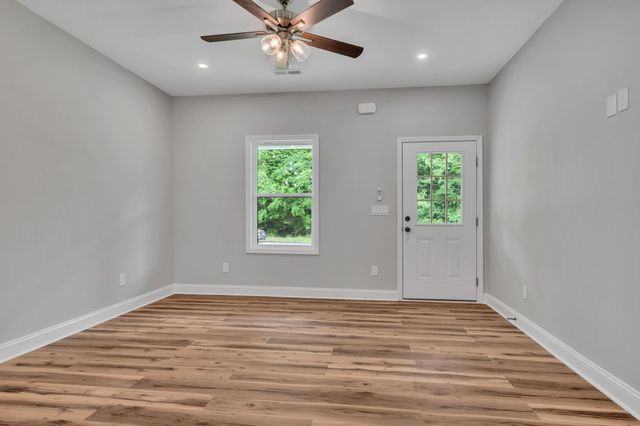 302 W Richland Ave, Waverly, TN 37185