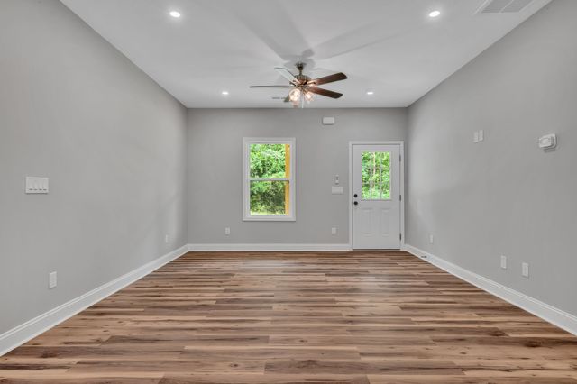 302 W Richland Ave, Waverly, TN 37185