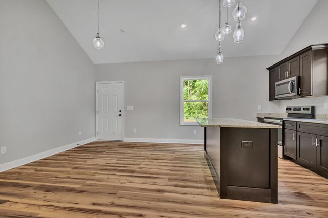 302 W Richland Ave, Waverly, TN 37185