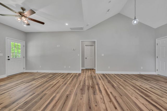 302 W Richland Ave, Waverly, TN 37185