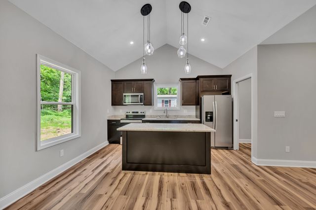 302 W Richland Ave, Waverly, TN 37185