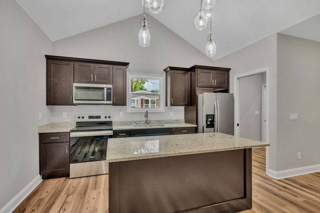 302 W Richland Ave, Waverly, TN 37185