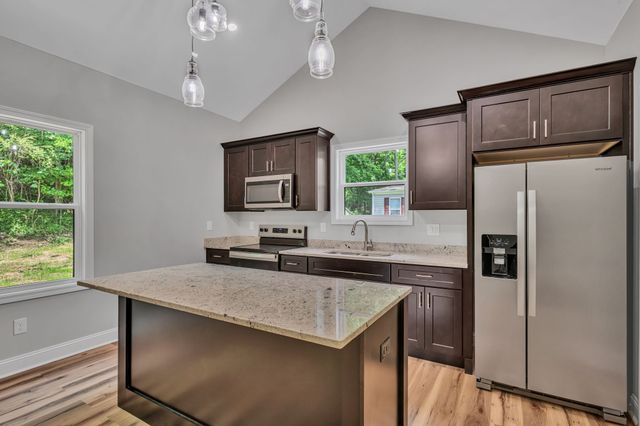 302 W Richland Ave, Waverly, TN 37185