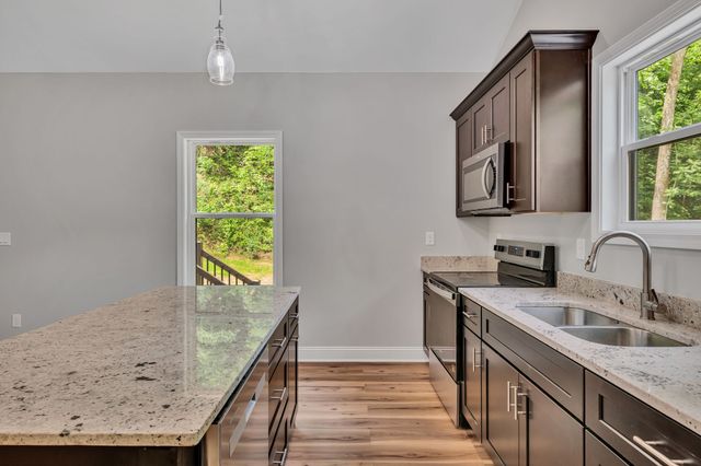 302 W Richland Ave, Waverly, TN 37185