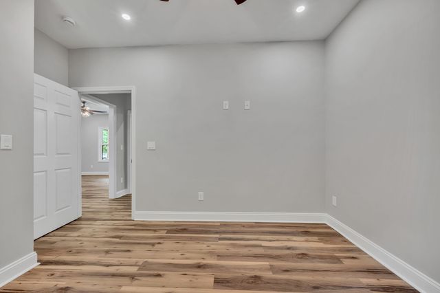 302 W Richland Ave, Waverly, TN 37185