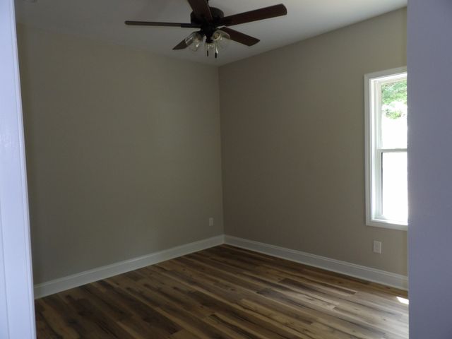 302 W Richland Ave, Waverly, TN 37185