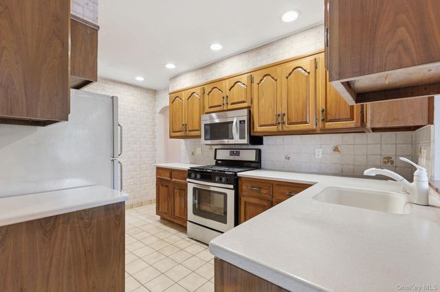 68 Seneca Avenue, White Plains, NY 10603