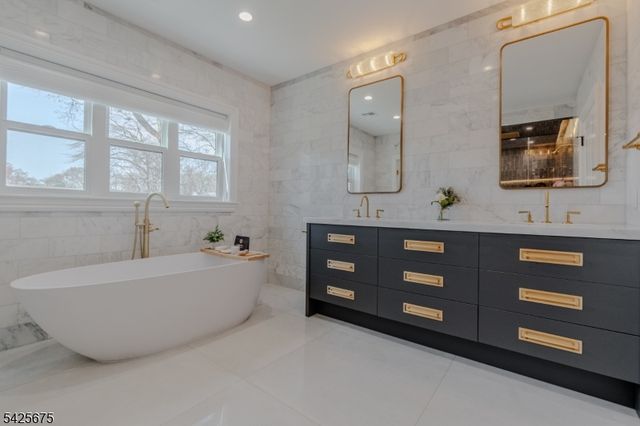 18 Woodside Rd, Springfield Twp., NJ 07081