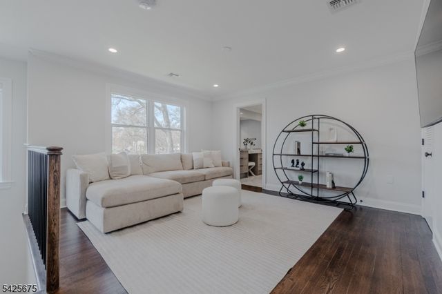 18 Woodside Rd, Springfield Twp., NJ 07081