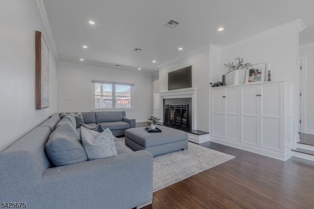 18 Woodside Rd, Springfield Twp., NJ 07081