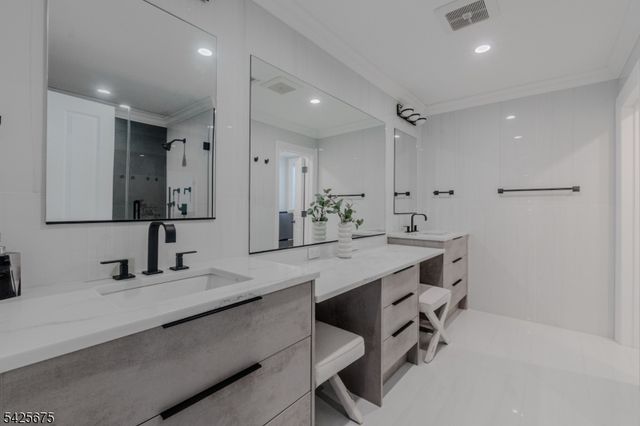 18 Woodside Rd, Springfield Twp., NJ 07081