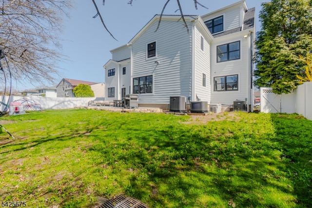 18 Woodside Rd, Springfield Twp., NJ 07081