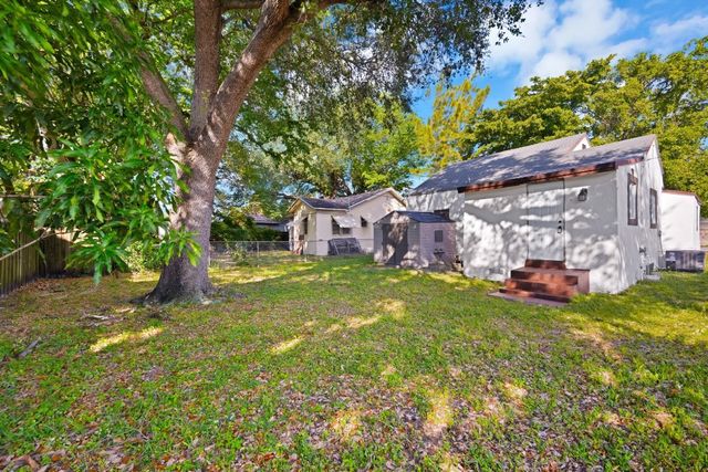 1114 NW 39th Street, Miami, FL 33127