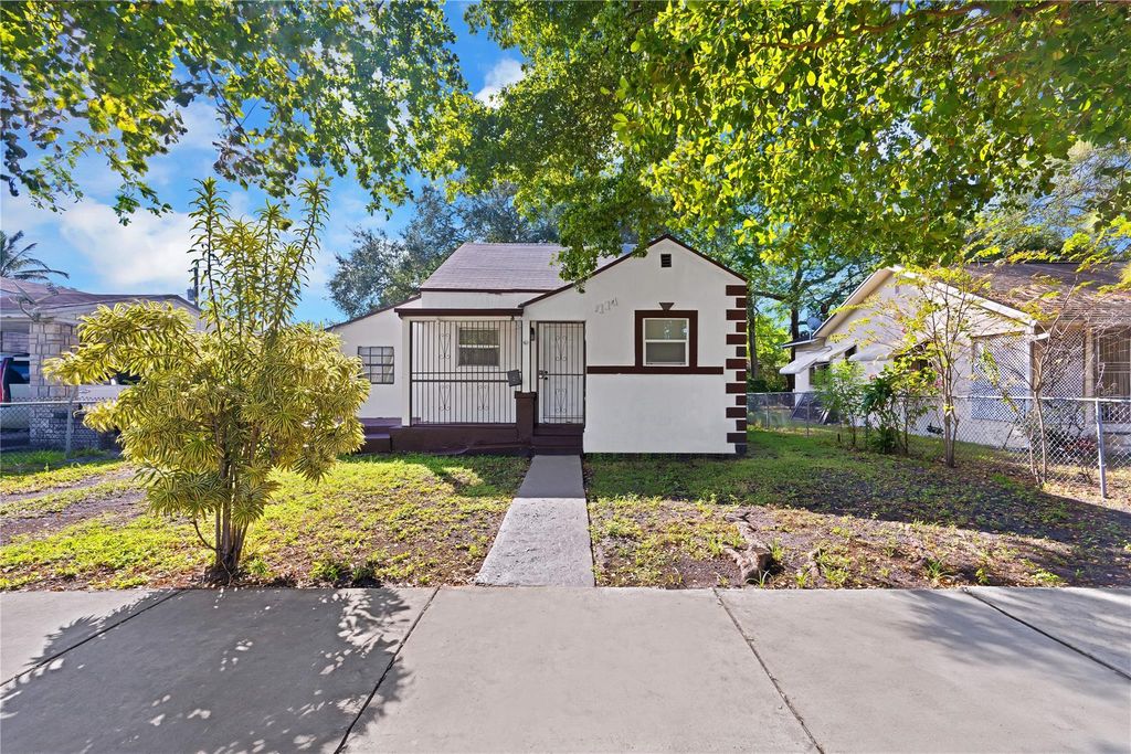 1114 NW 39th St, Miami, FL 33127