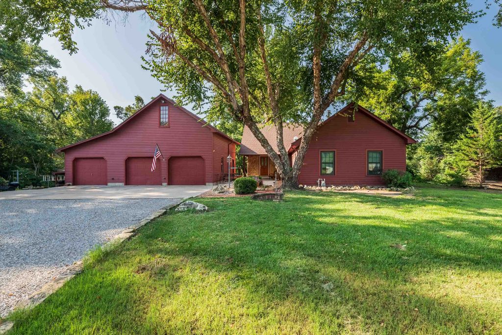 2826 N Wedgewood Dr, Wichita, KS 67204