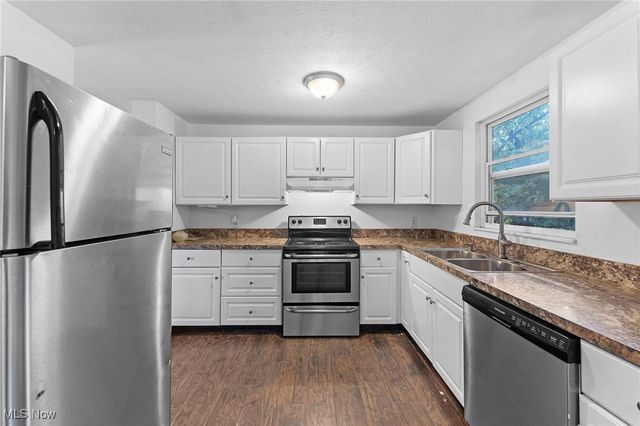 6242 Maxwell Drive, Madison, OH 44057