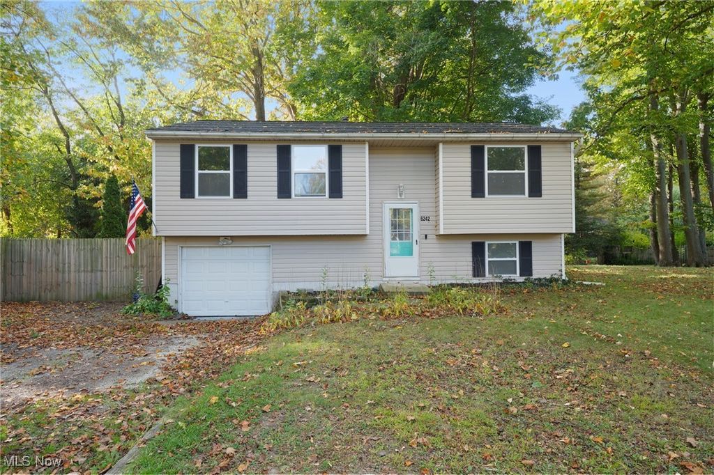 6242 Maxwell Drive, Madison, OH 44057