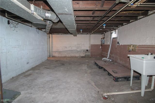 2226 Mahoning Avenue, Warren, OH 44483