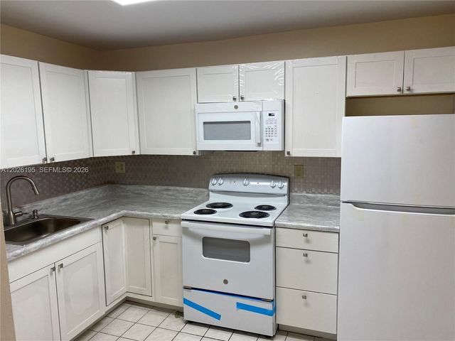16750 NE 10 Ave 201, North Miami Beach, FL 33162