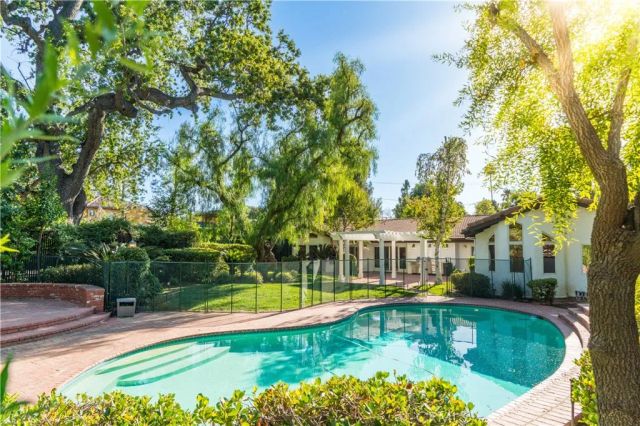 5054 Encino Avenue, Encino, CA 91316