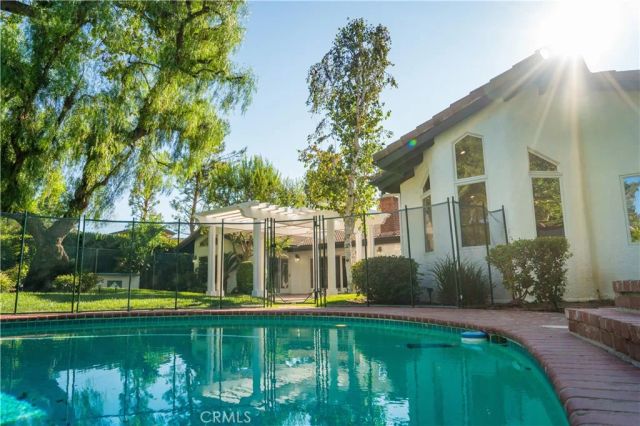 5054 Encino Avenue, Encino, CA 91316