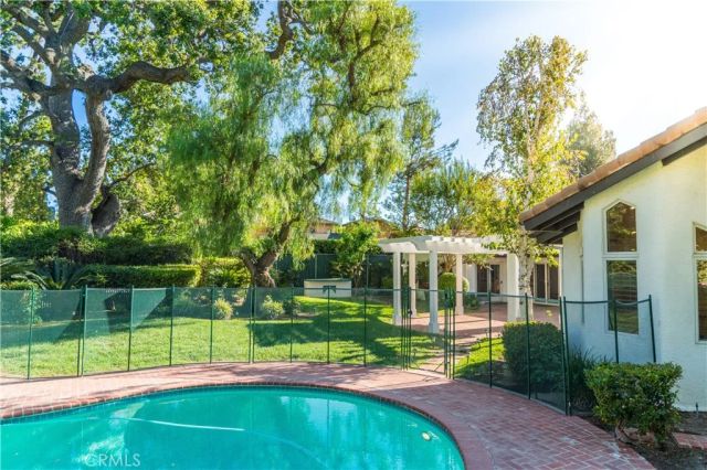 5054 Encino Avenue, Encino, CA 91316
