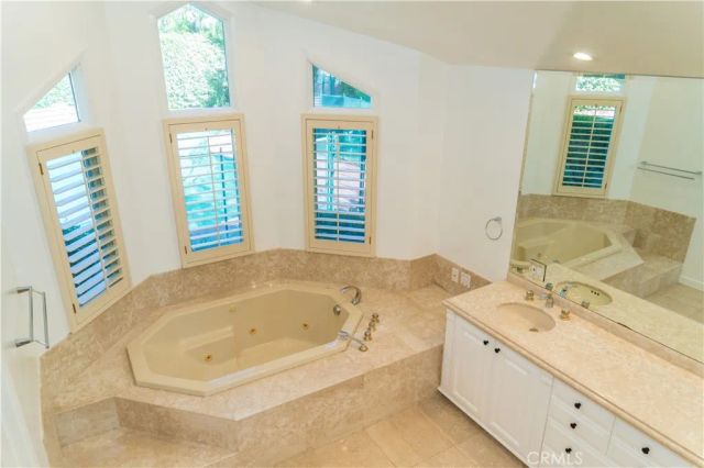 5054 Encino Avenue, Encino, CA 91316