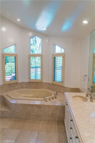 5054 Encino Avenue, Encino, CA 91316
