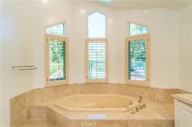 5054 Encino Avenue, Encino, CA 91316