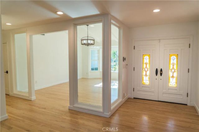 5054 Encino Avenue, Encino, CA 91316