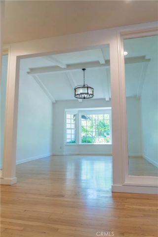 5054 Encino Avenue, Encino, CA 91316