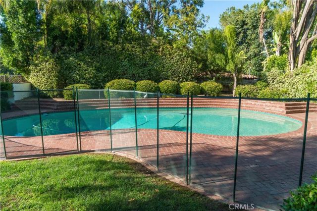 5054 Encino Avenue, Encino, CA 91316