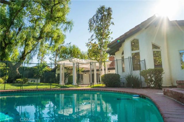 5054 Encino Avenue, Encino, CA 91316