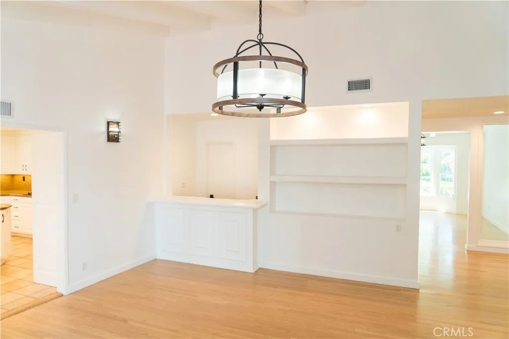 5054 Encino Avenue, Encino, CA 91316