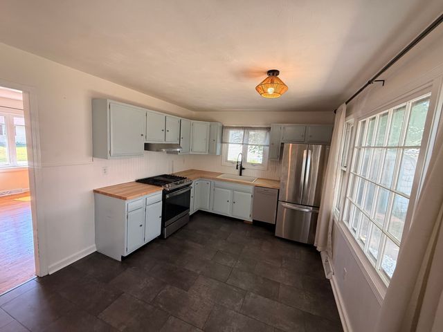 59 Poplar Rd, New Bedford, MA 02745