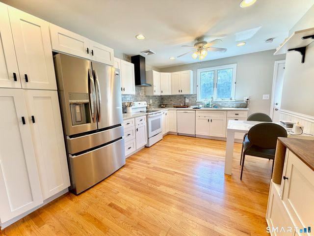 16 Windy Ridge, Trumbull, CT 06611